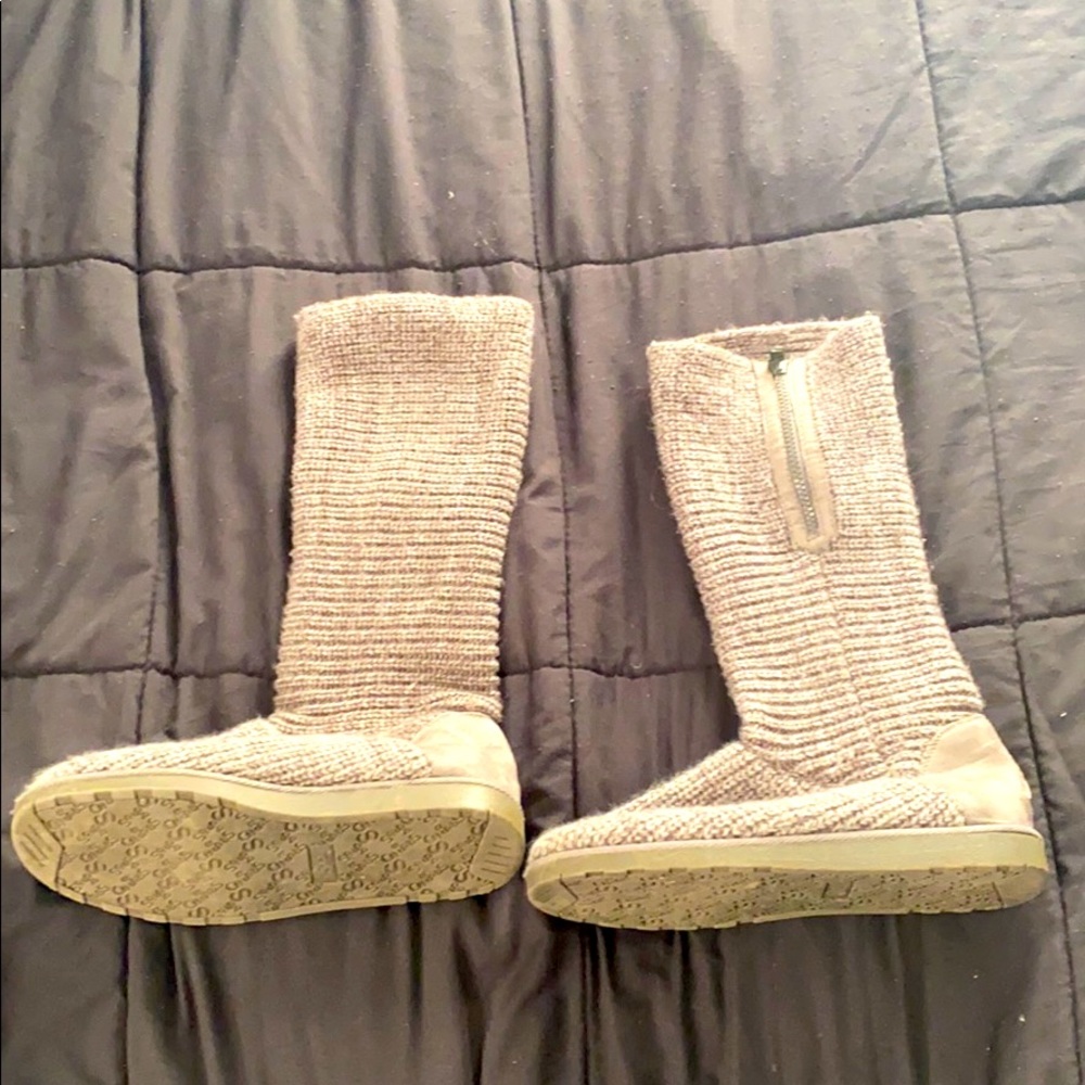 SO knit boots